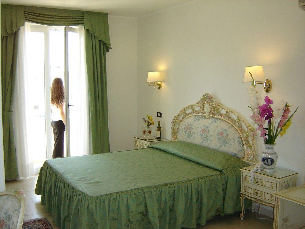 Hotel Royal Bosa Chambre photo