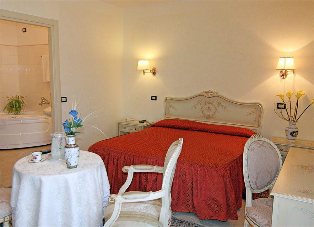 Hotel Royal Bosa Chambre photo